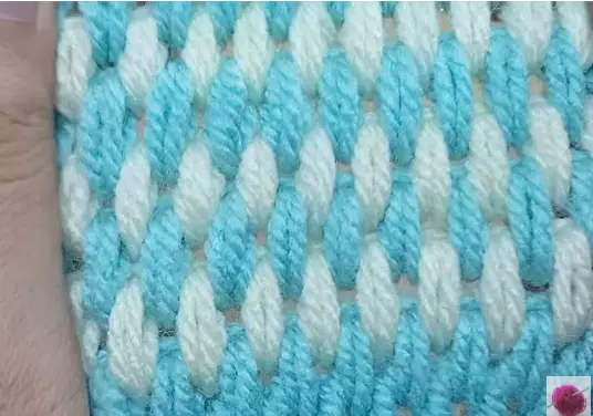 1 row Repeat in 2 colors
